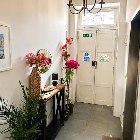 Ivy - Modern Townhouse Paola