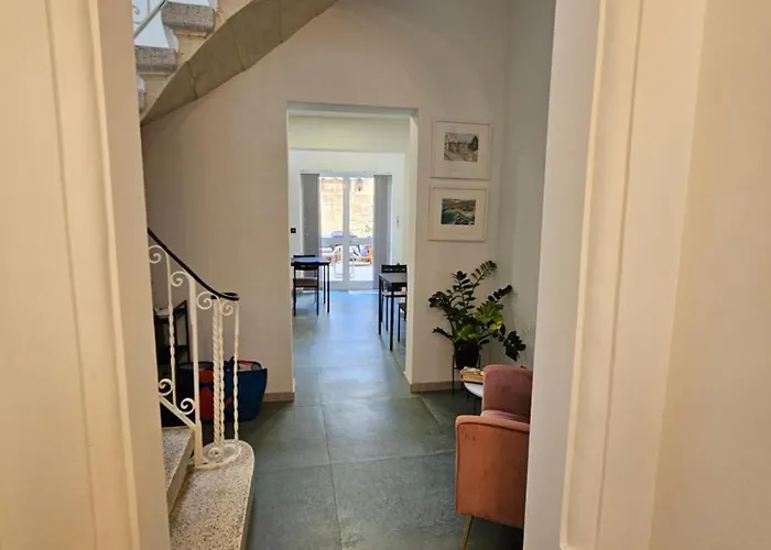 Ivy - Modern Townhouse * Paola