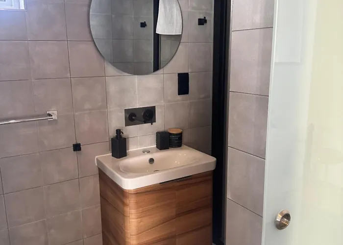 Ivy - Modern Townhouse