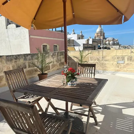 Ivy - Modern Townhouse Apartment *