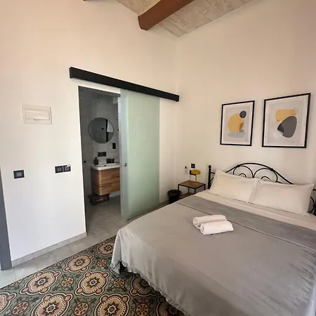 Ivy - Modern Townhouse *